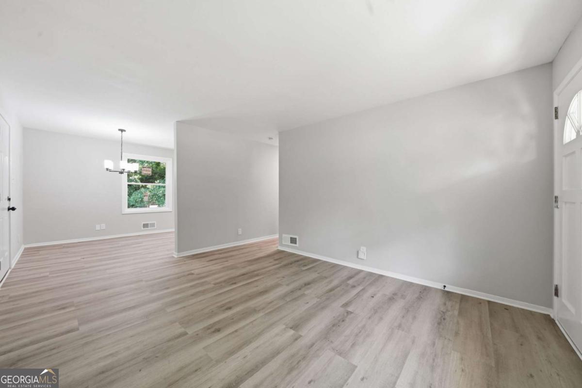 4913 Bartlett Road Property Photo 6
