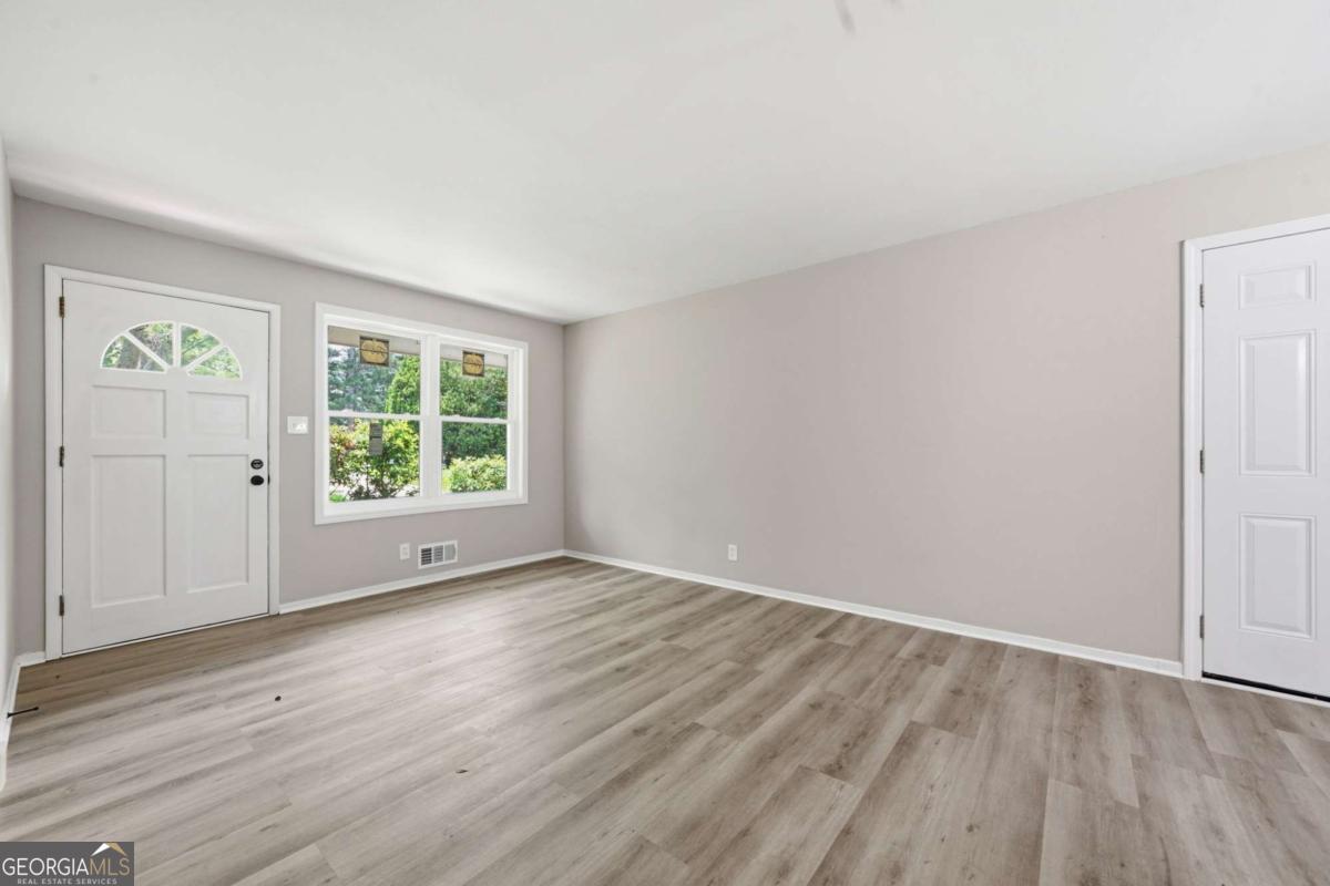 4913 Bartlett Road Property Photo 8