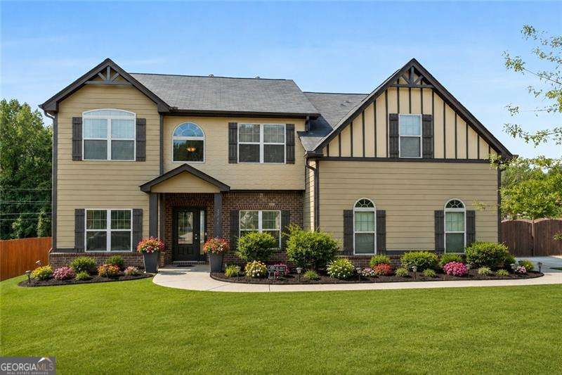 2748 Village Park Drive E Property Photo 1