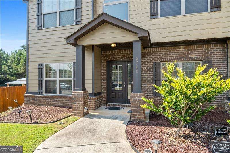 2748 Village Park Drive E Property Photo 3