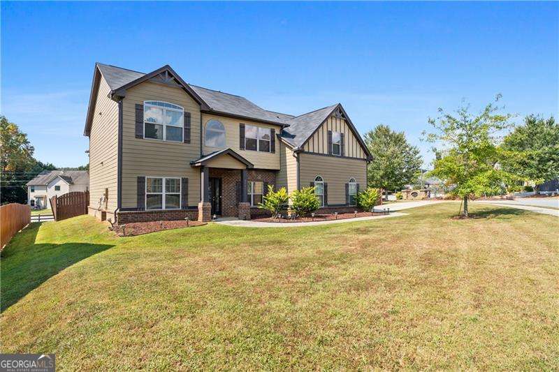 2748 Village Park Drive E Property Photo 4