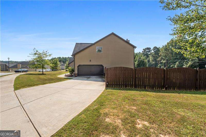 2748 Village Park Drive E Property Photo 6