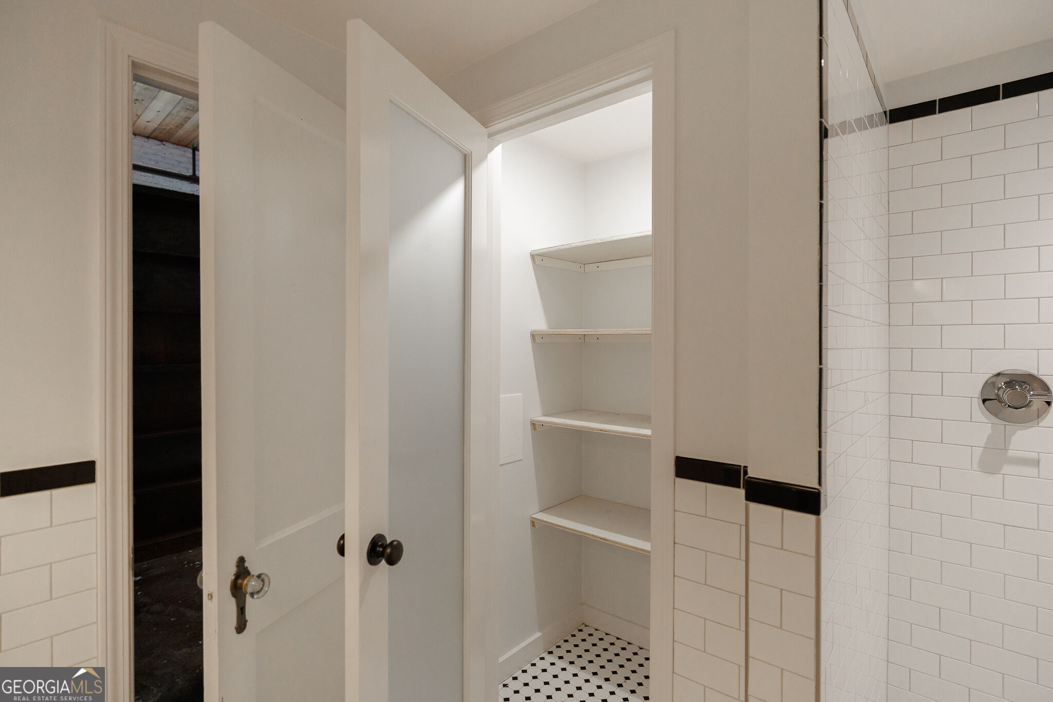 585 White Circle # 504 Property Photo 23