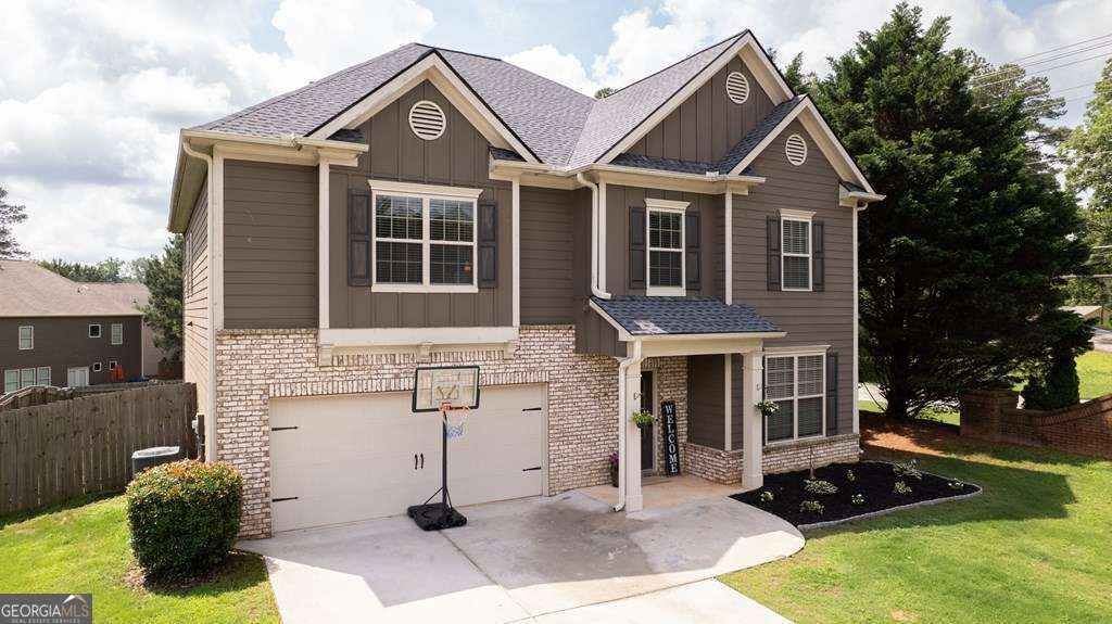 100 Silver Trace Property Photo 2