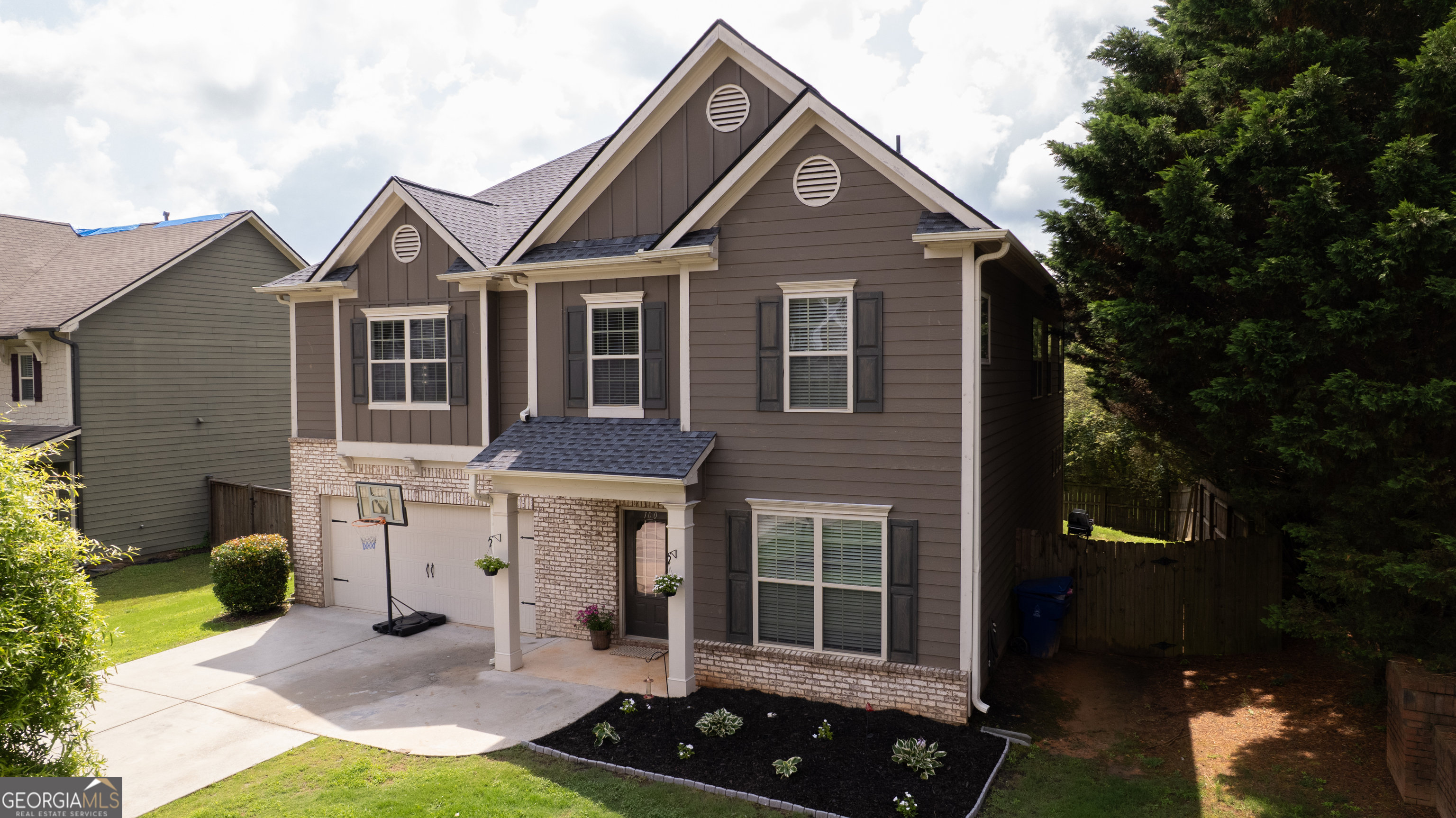 100 Silver Trace Property Photo 3