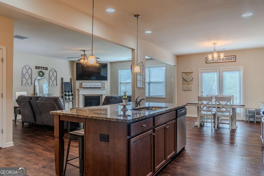 100 Silver Trace Property Photo 5
