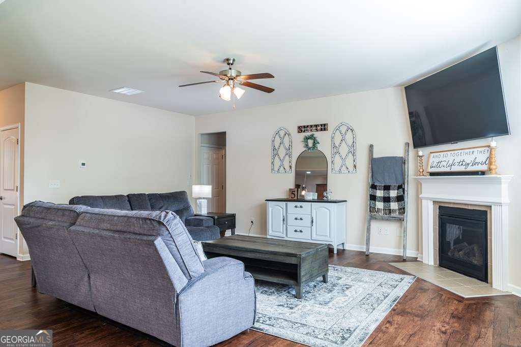 100 Silver Trace Property Photo 8