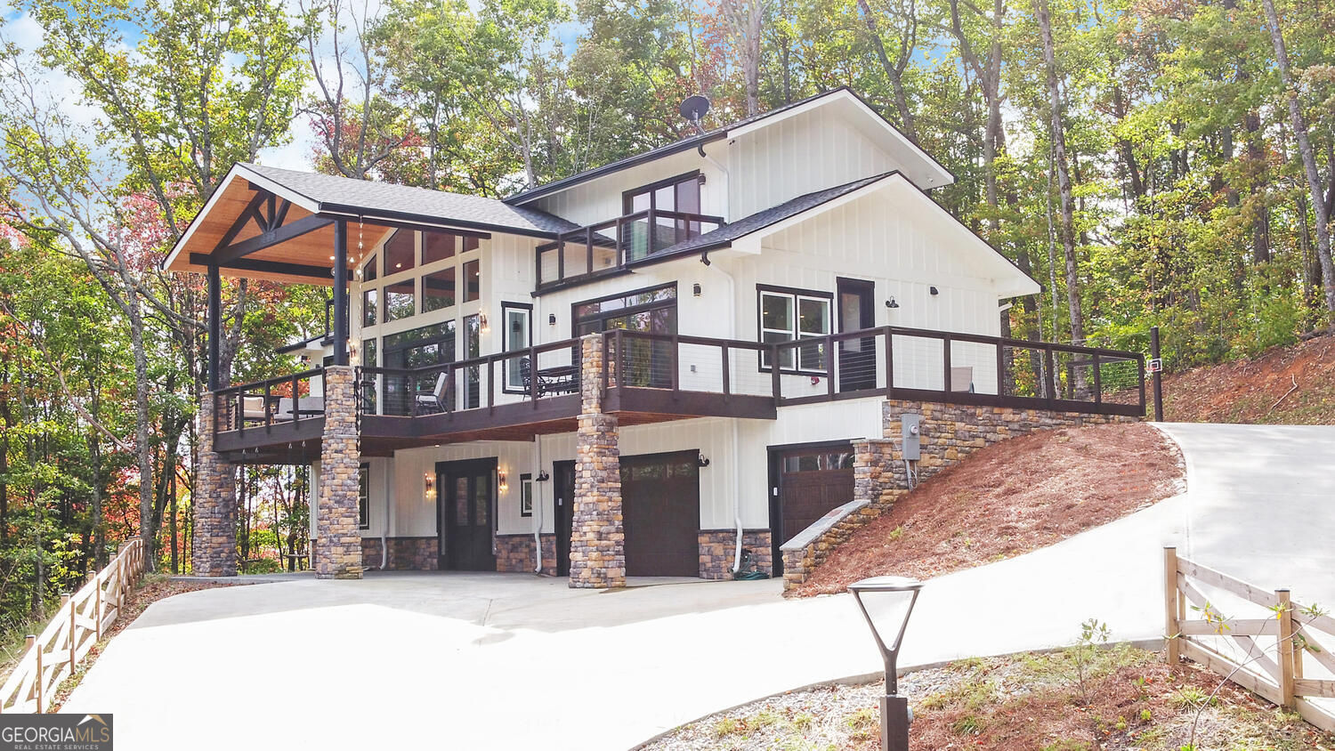 333 Favor Lane Property Photo 1