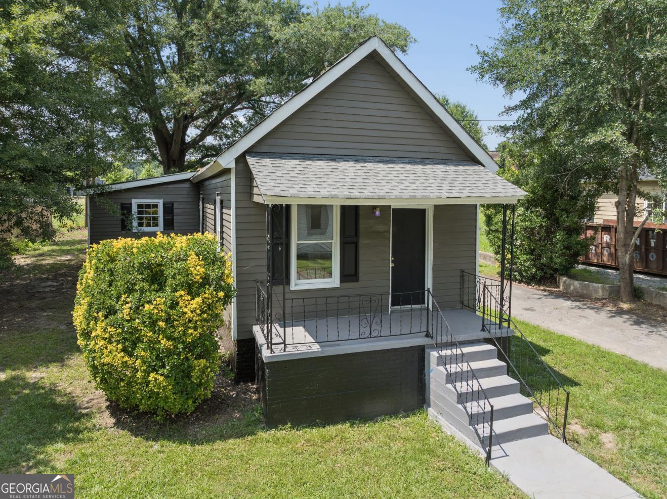 108 3rd Street Property Photo 2