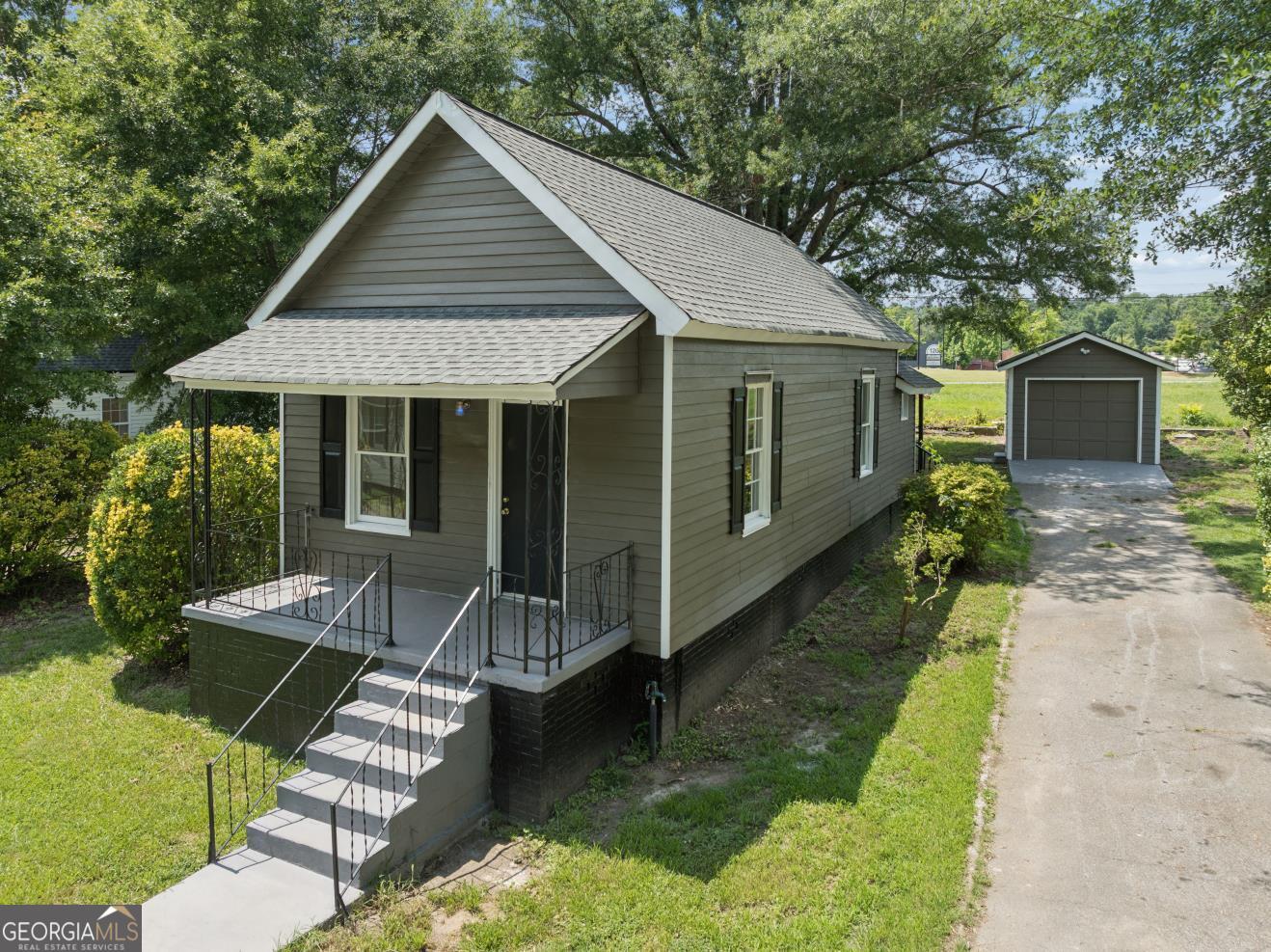 108 3rd Street Property Photo 3