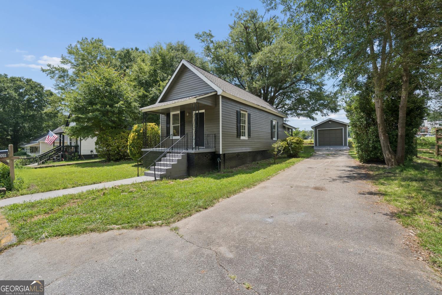 108 3rd Street Property Photo 4