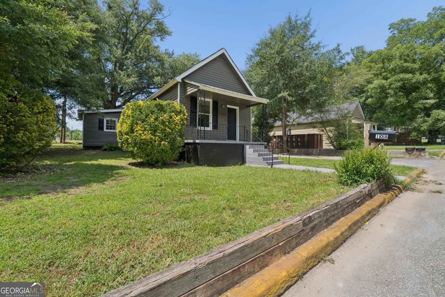 108 3rd Street Property Photo 5