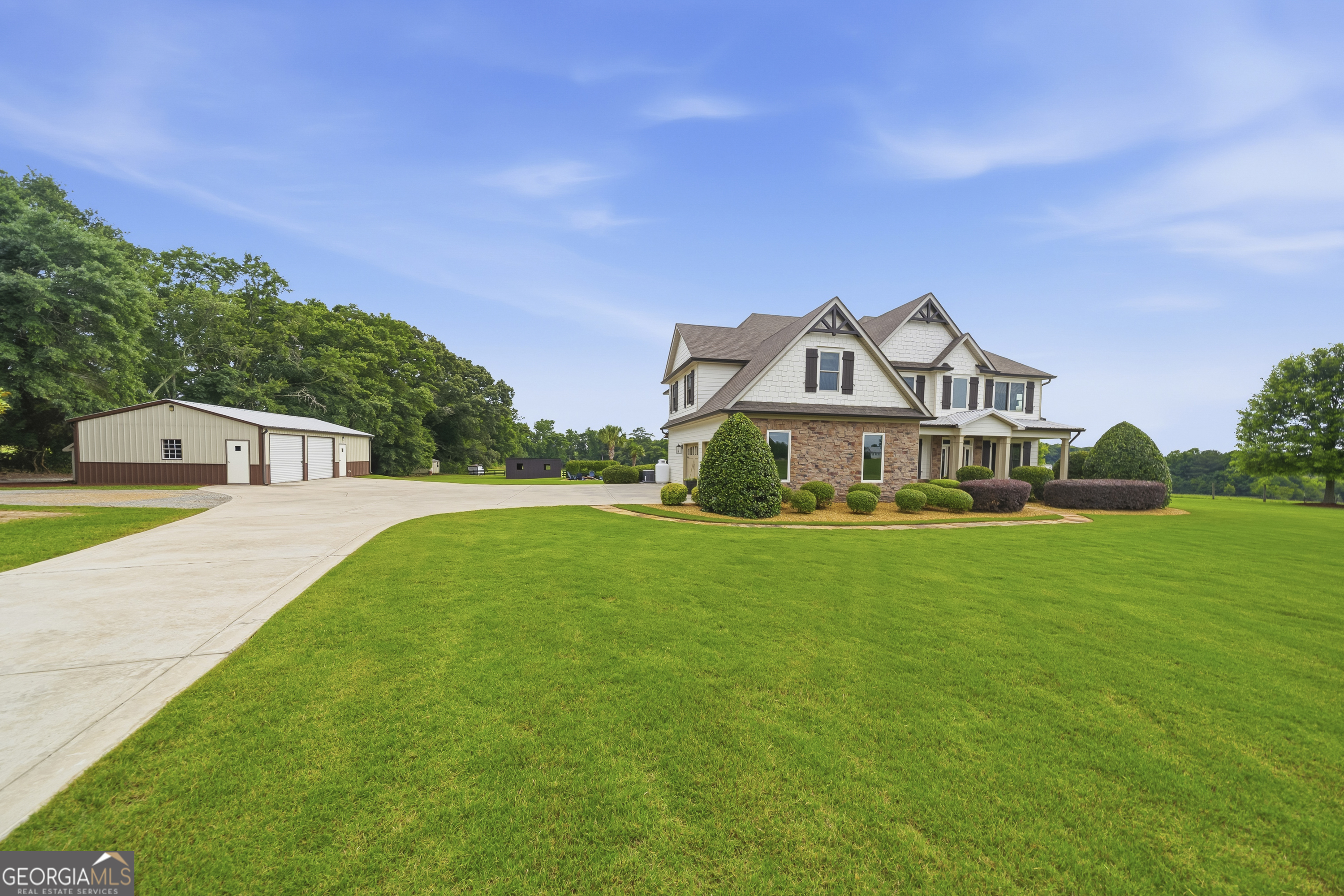 405 New Phoenix Road Property Photo 2