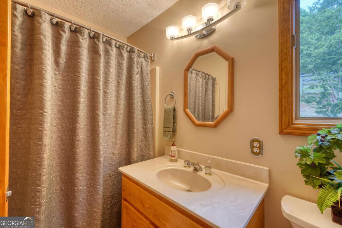 880 Locust Trail Property Photo 44