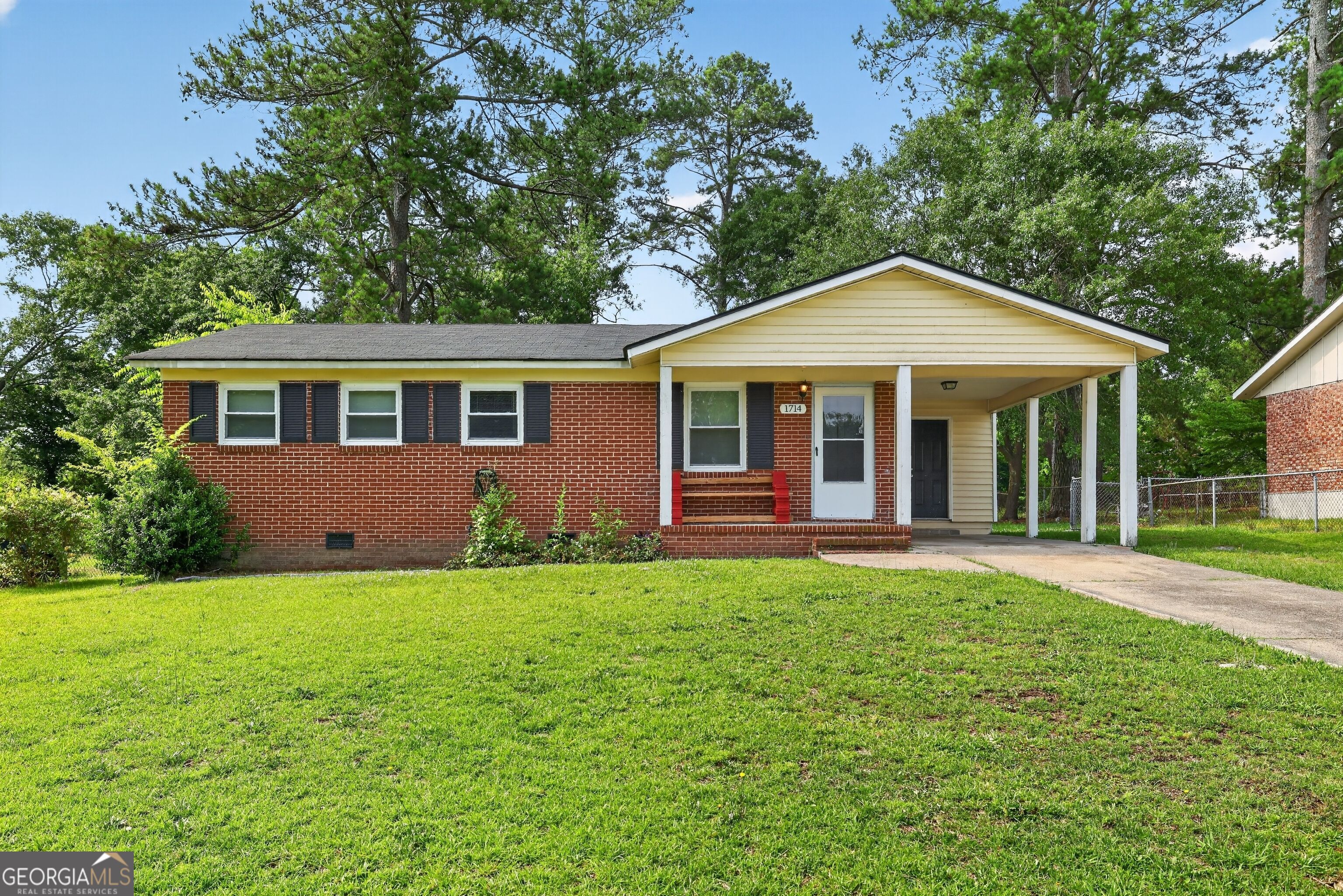 1714 Apple Valley Drive Property Photo 1