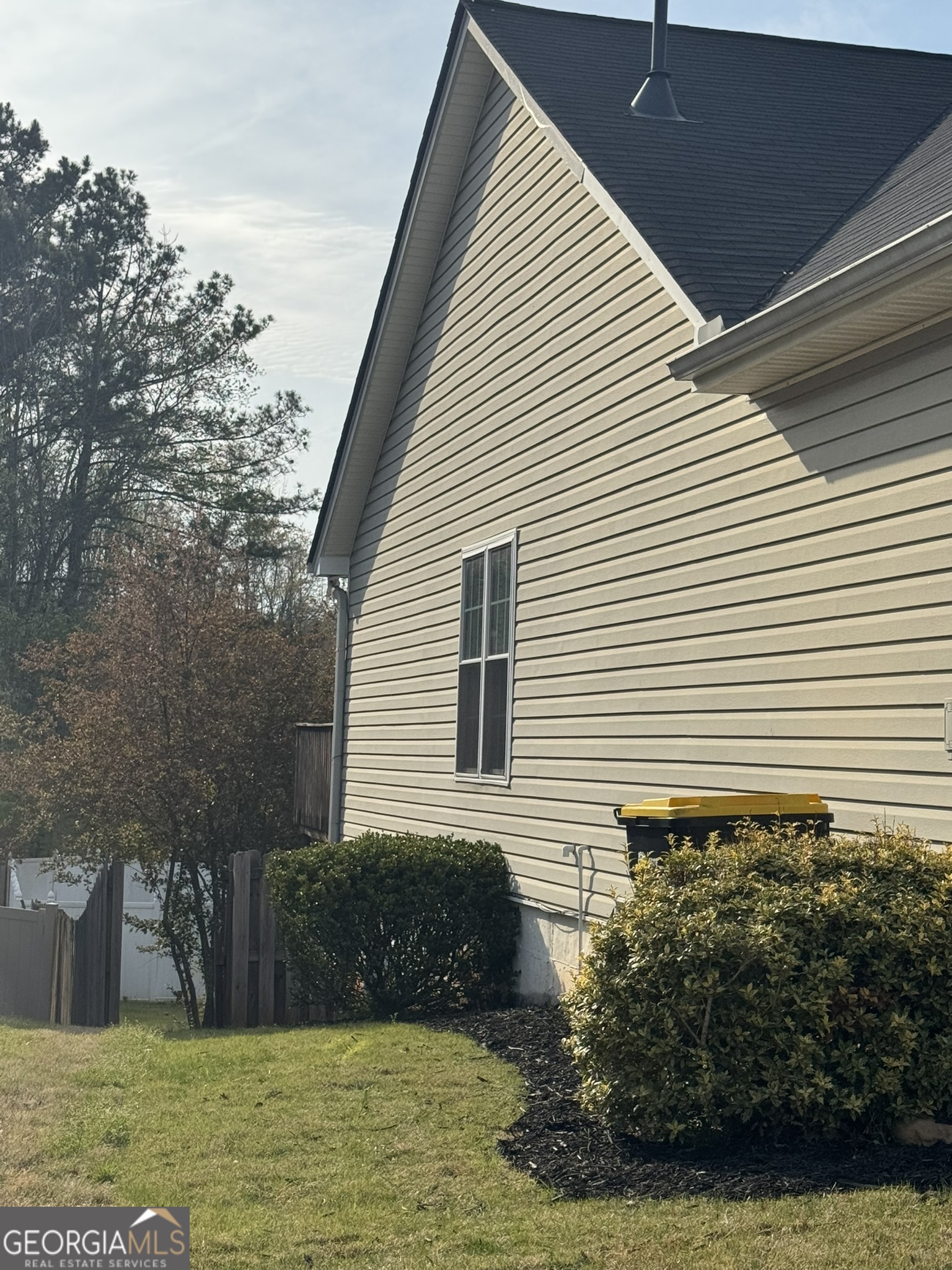 584 The Boulevard Property Photo 4
