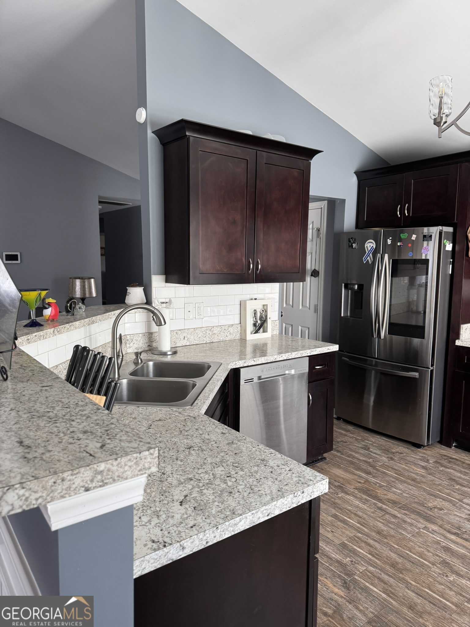 584 The Boulevard Property Photo 16
