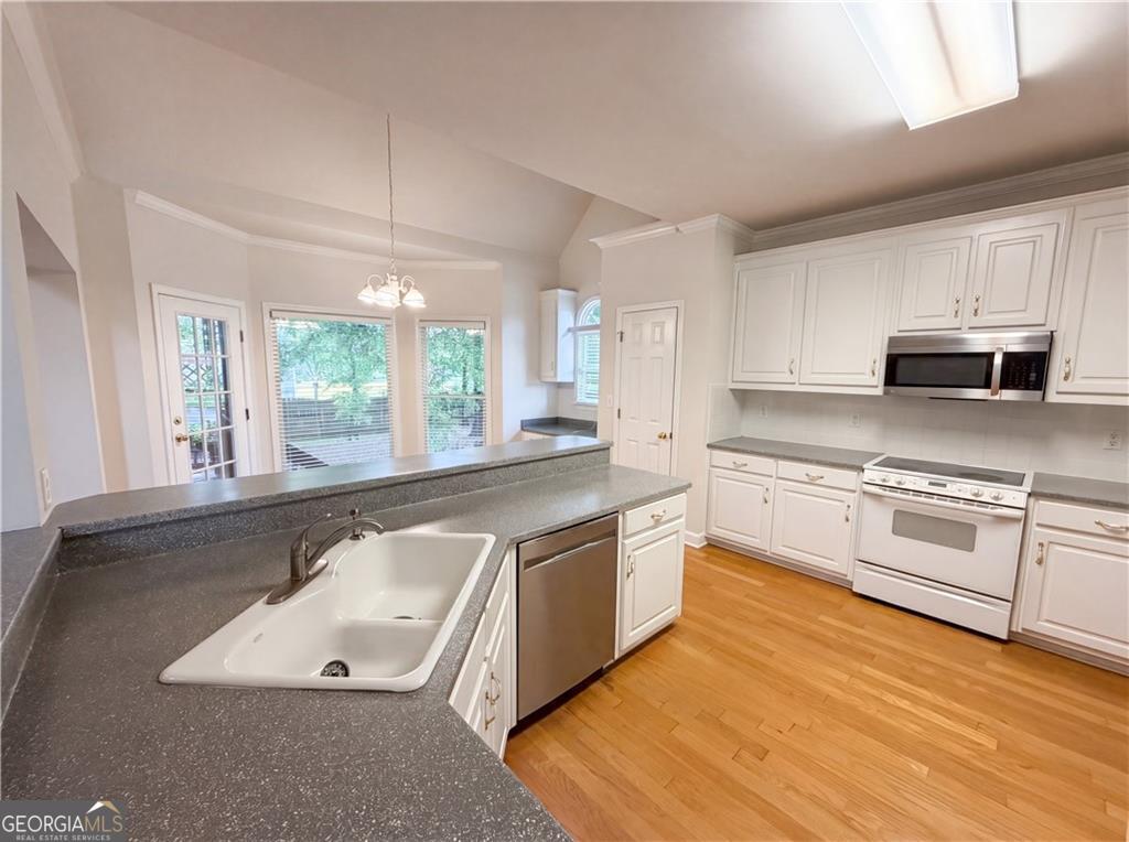 909 Mendenhall Way Property Photo 10