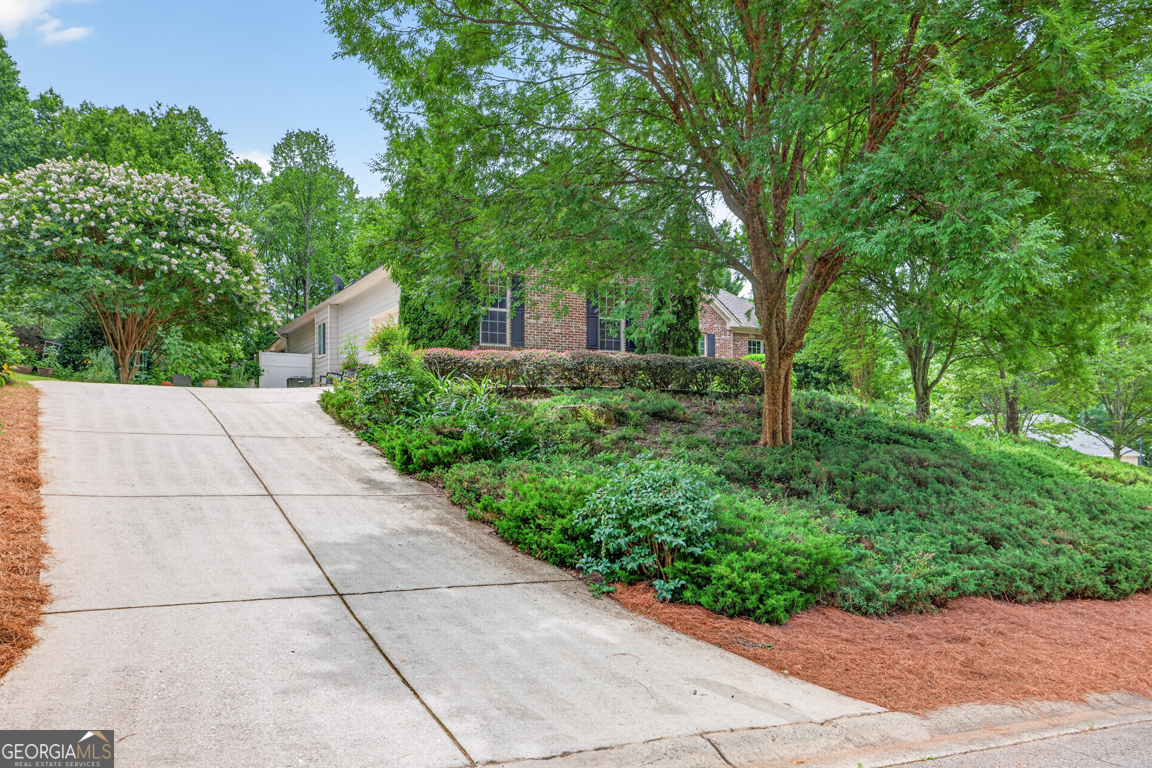 28 Montvale Drive Property Photo 4