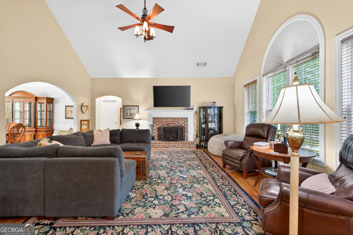28 Montvale Drive Property Photo 8