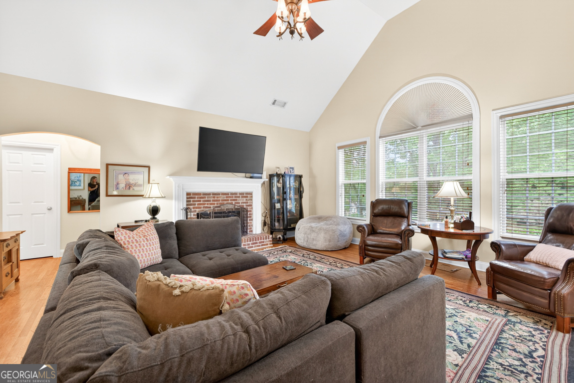 28 Montvale Drive Property Photo 9