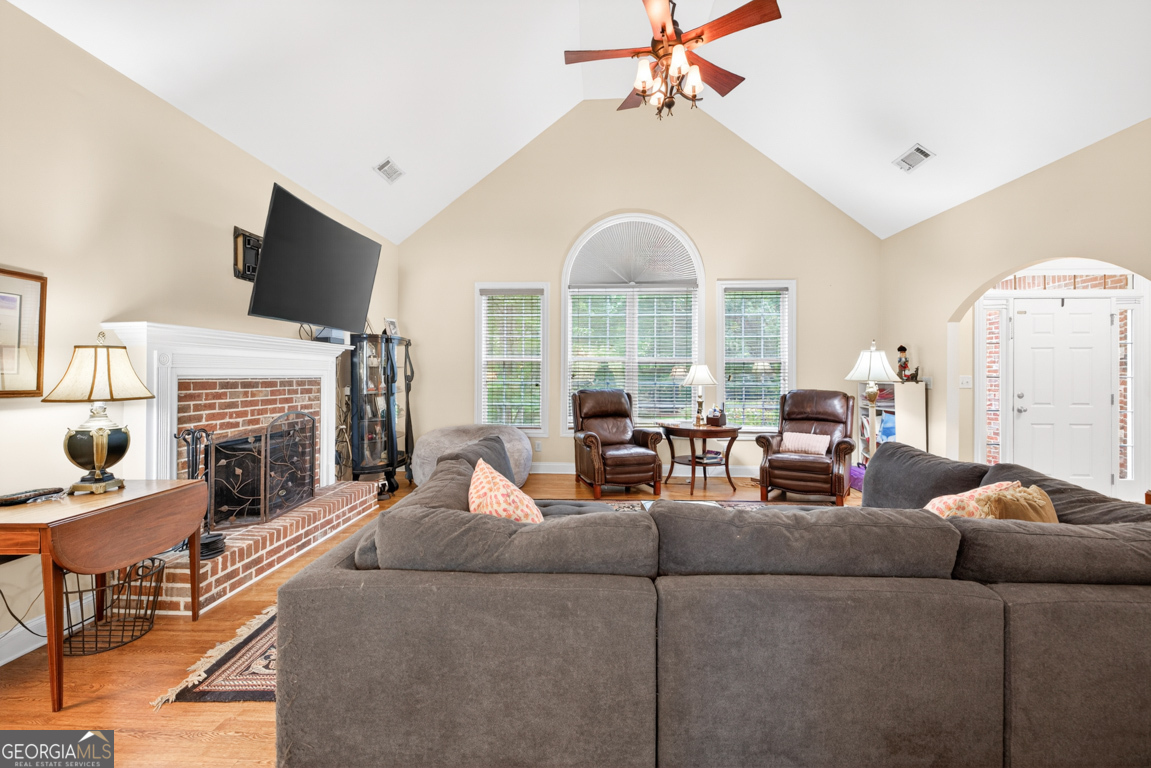 28 Montvale Drive Property Photo 11