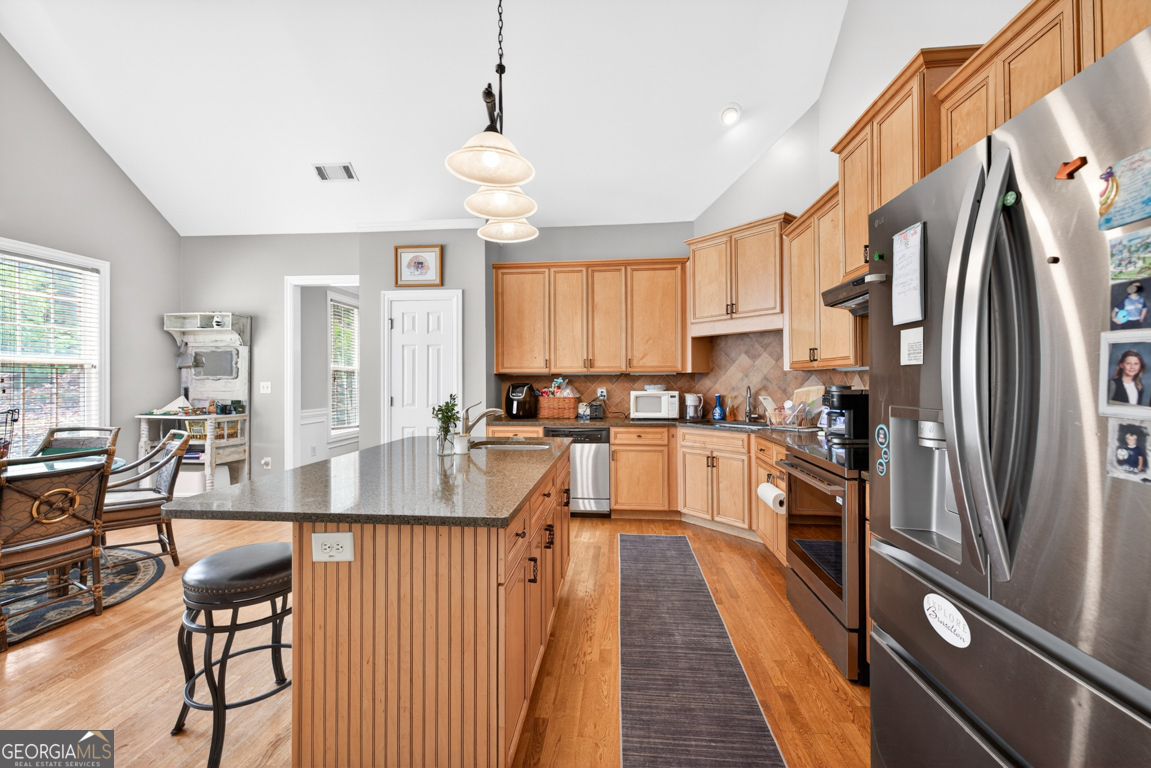 28 Montvale Drive Property Photo 15