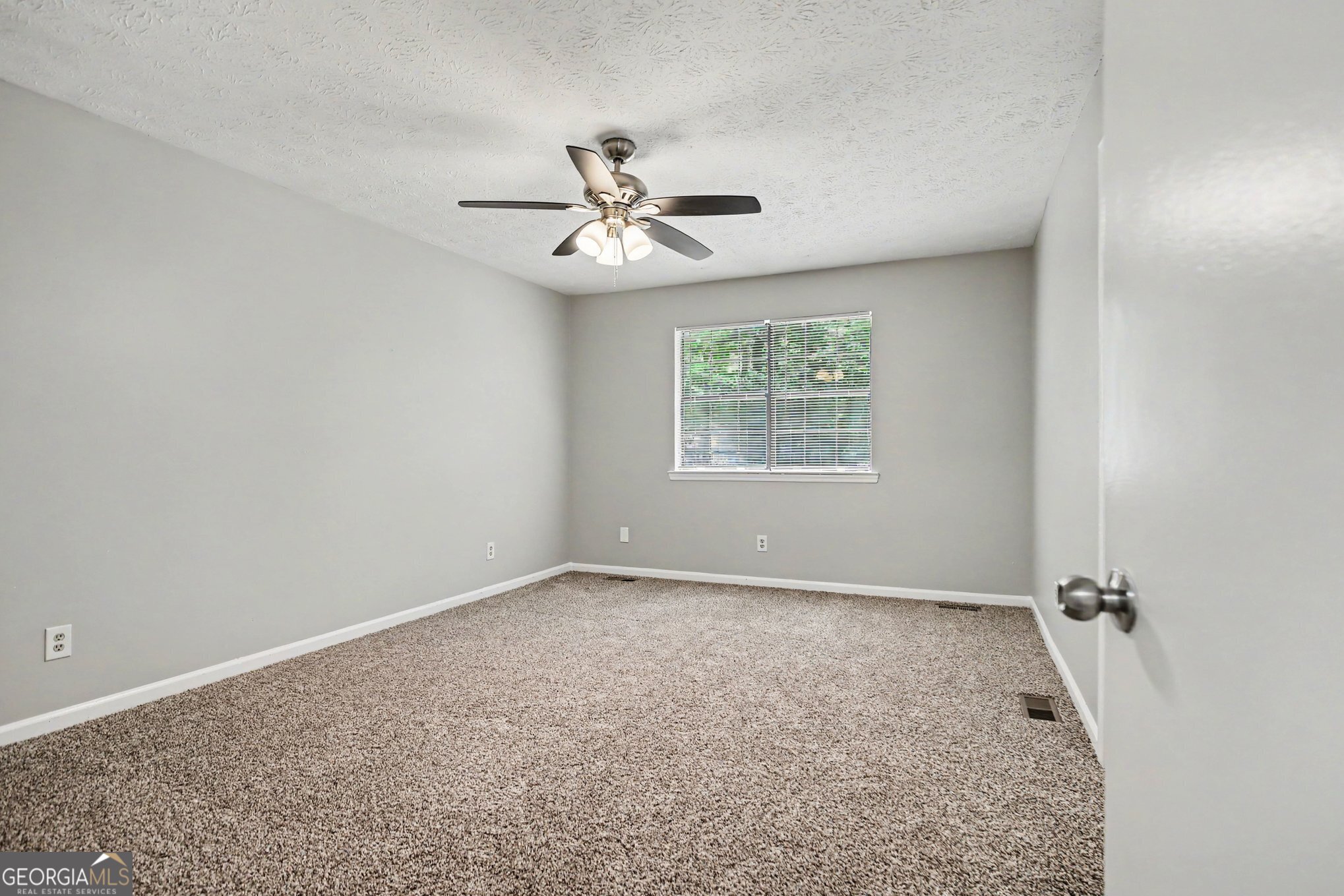 9112 Raven Drive Property Photo 5