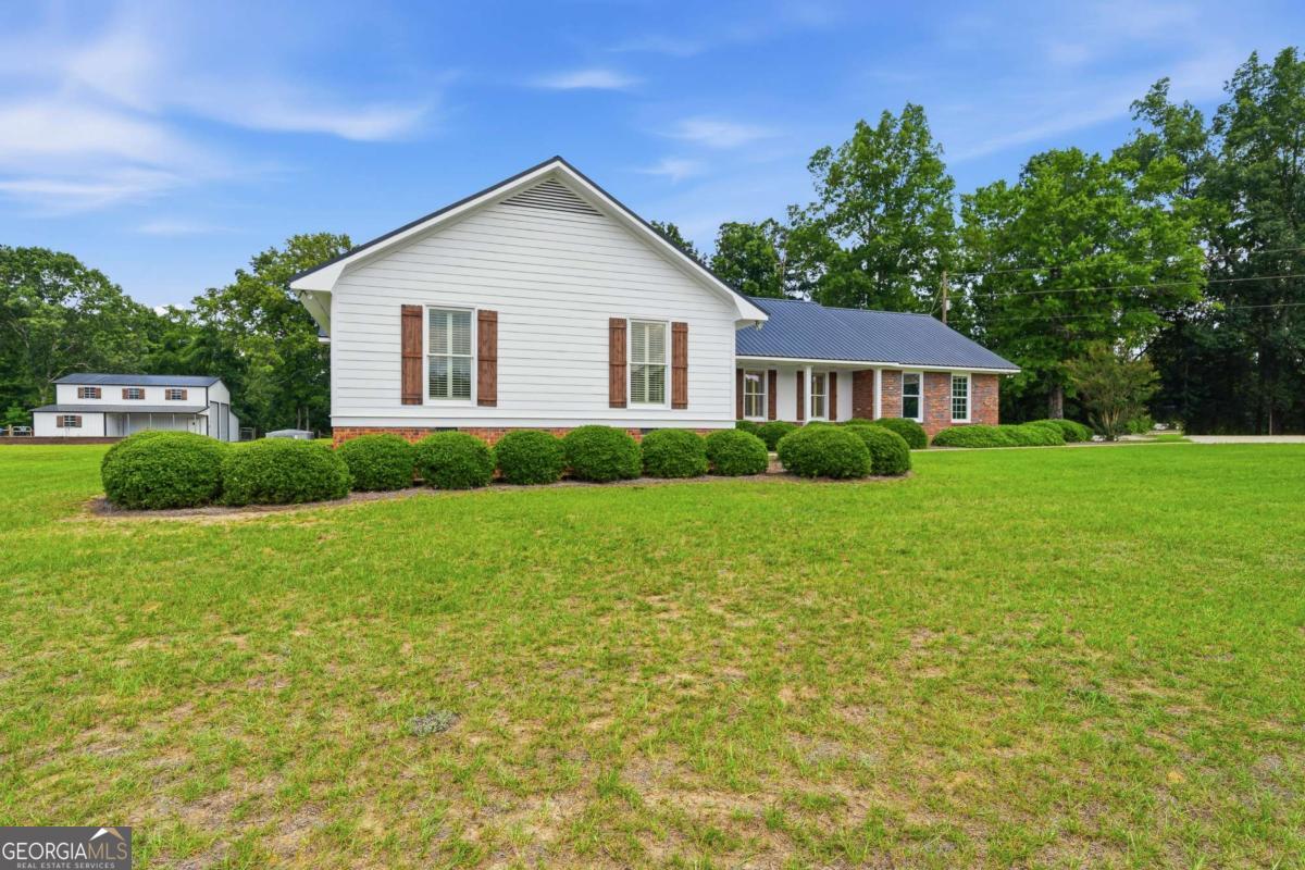 390 Dedrick Road Property Photo 4