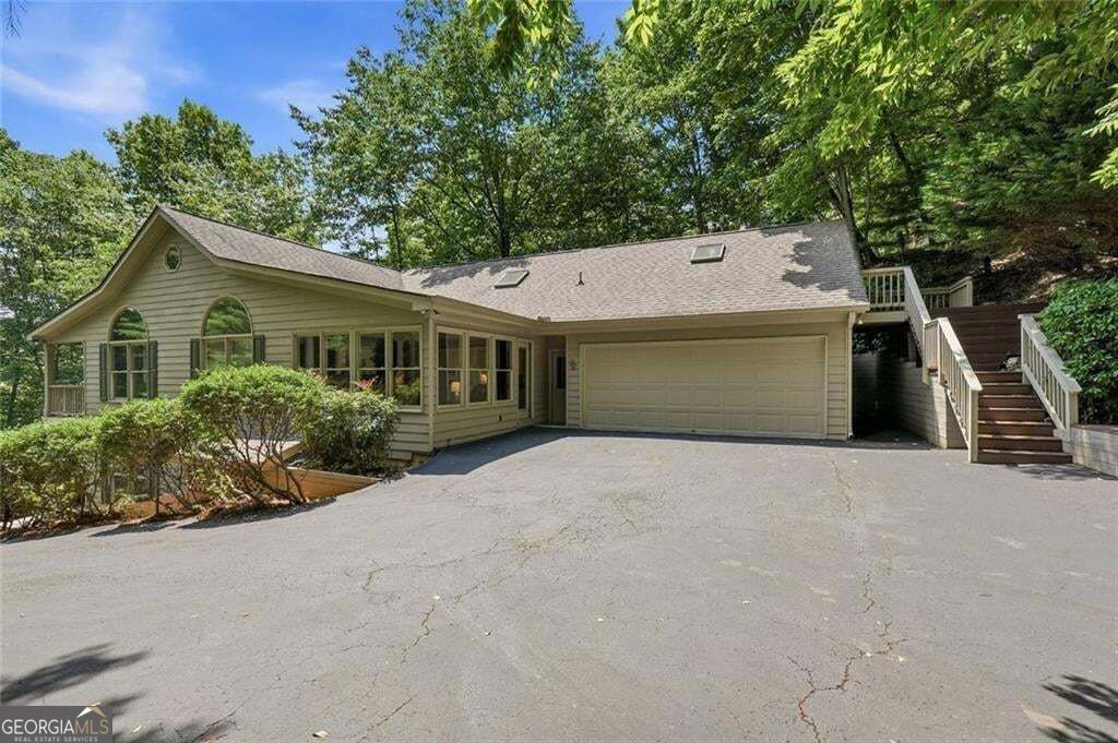 1121 Woodland Trace Property Photo 1
