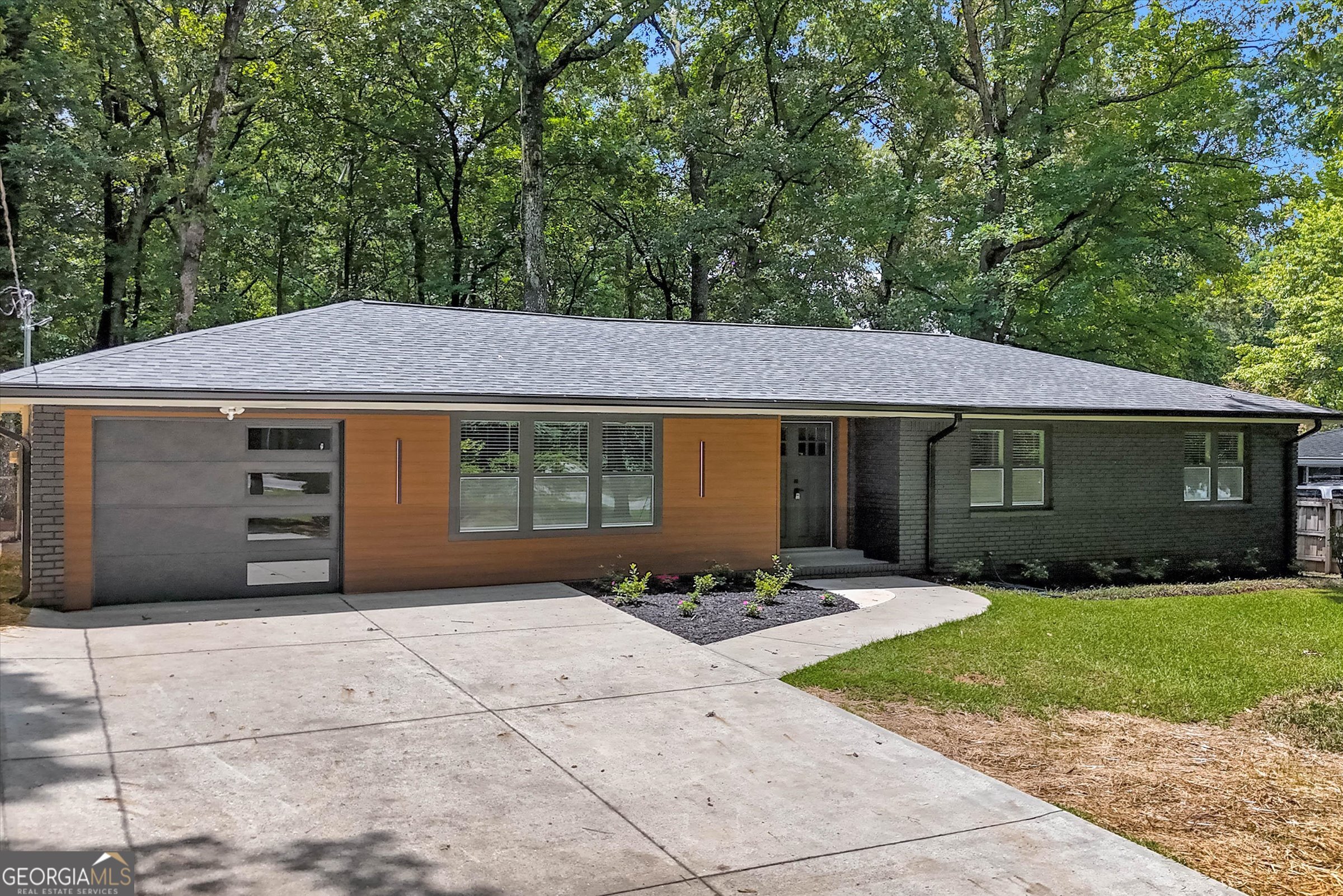4834 Tilly Mill Road Property Photo 2
