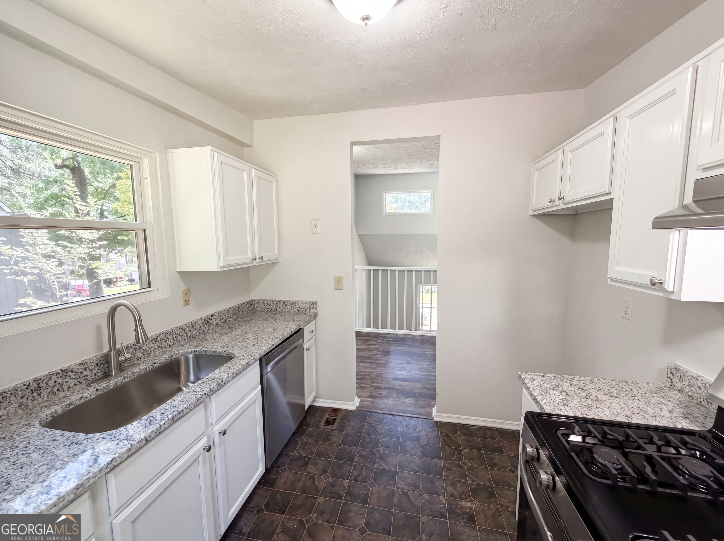6830 Earlhurst Road Property Photo 9