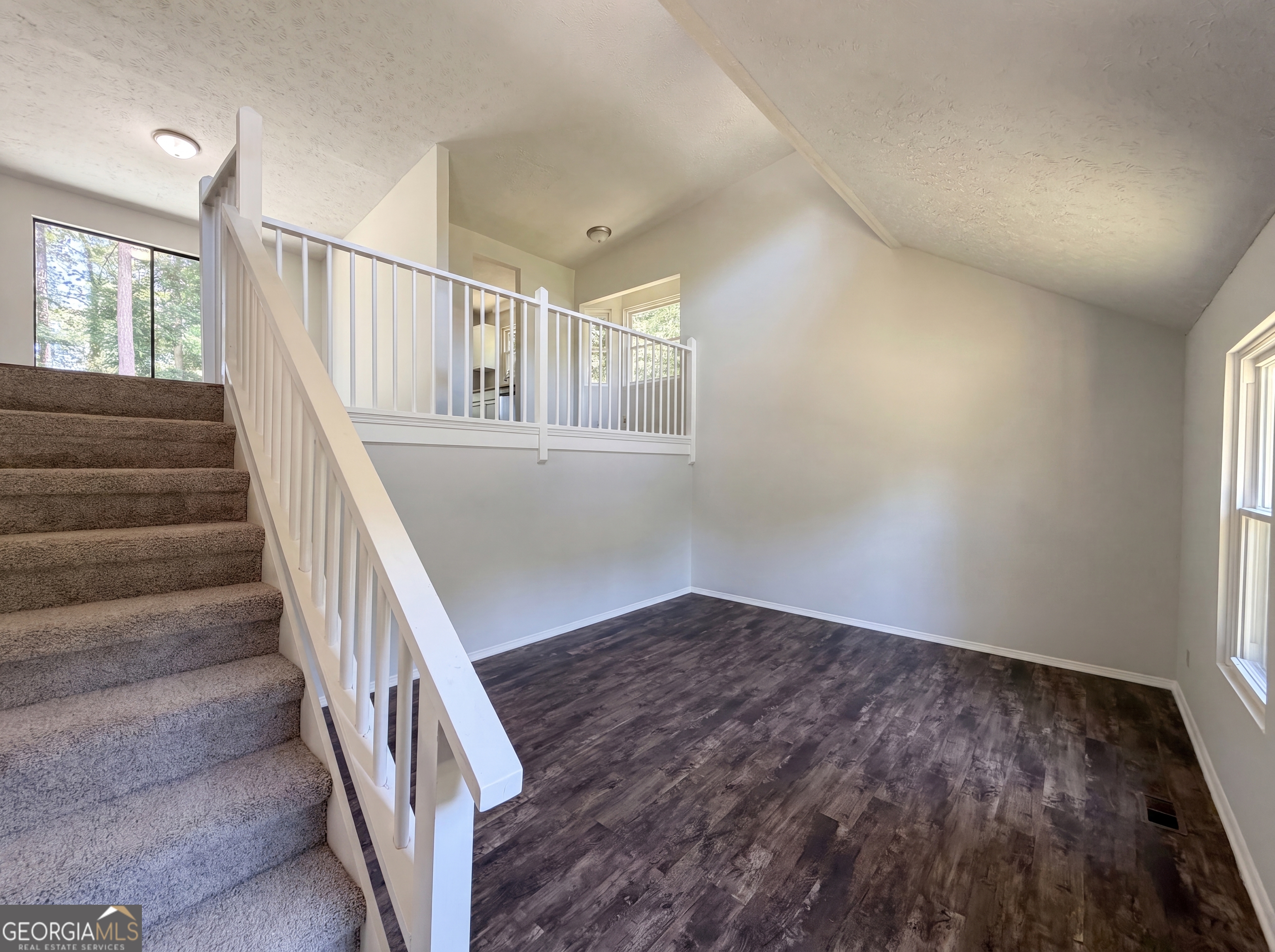 6830 Earlhurst Road Property Photo 10