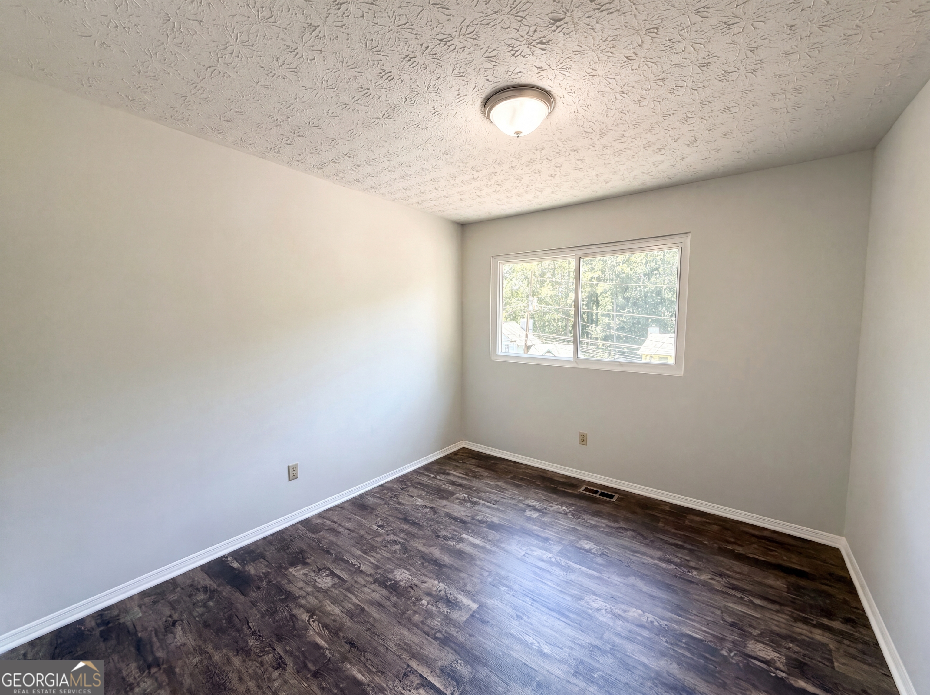 6830 Earlhurst Road Property Photo 17