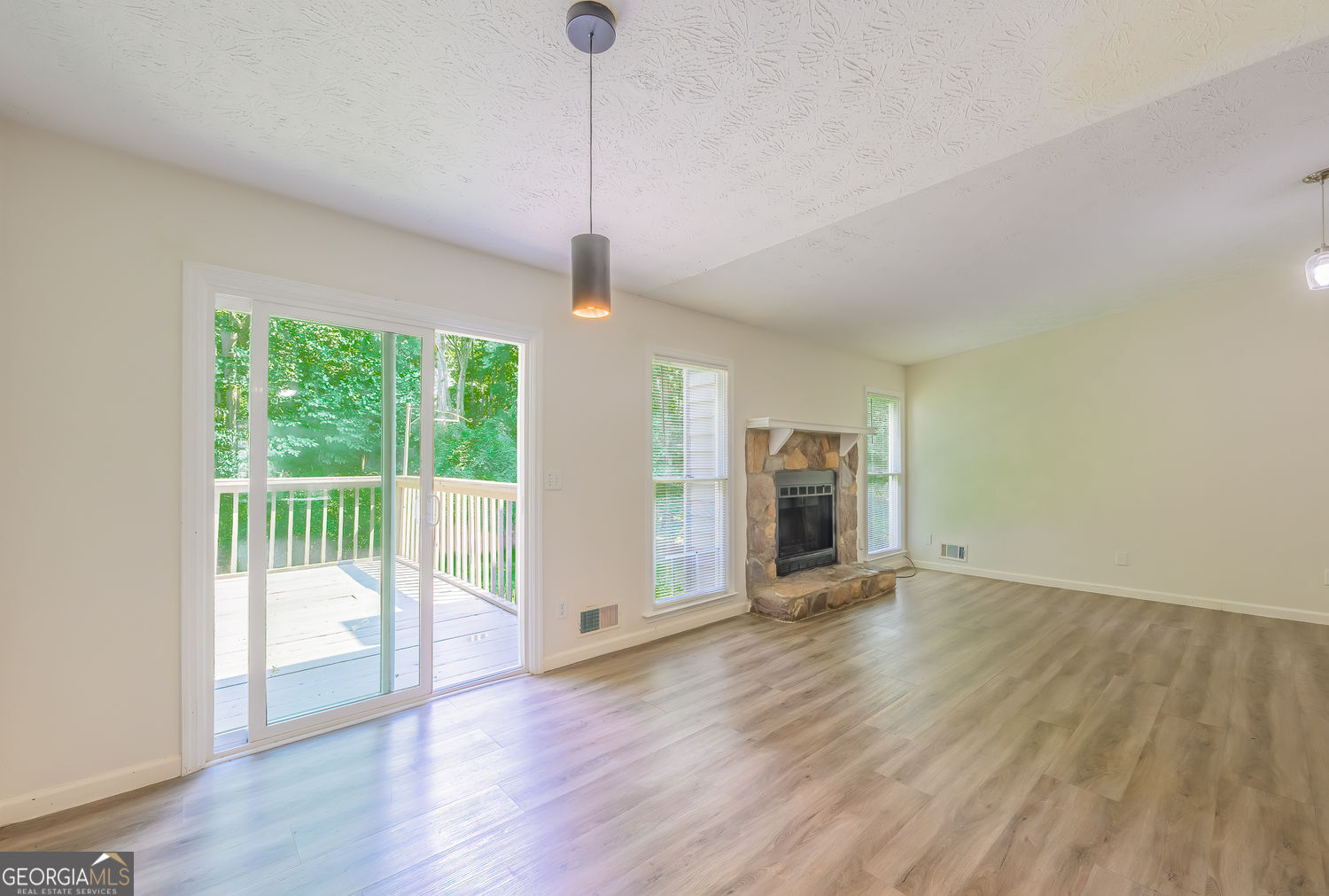 2100 Whitebluff Way Ne Property Photo 8
