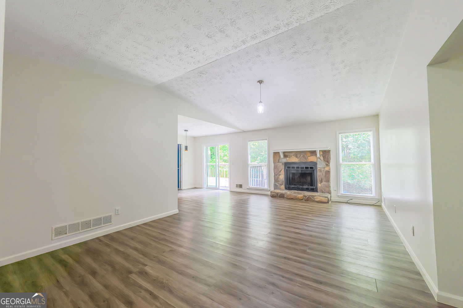2100 Whitebluff Way Ne Property Photo 11