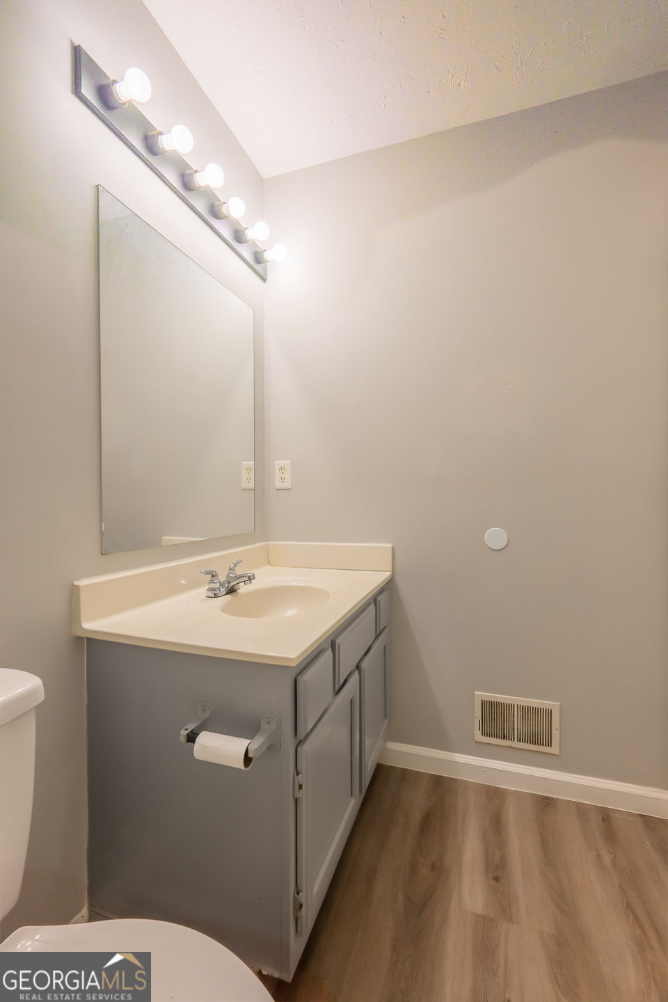 2100 Whitebluff Way Ne Property Photo 15