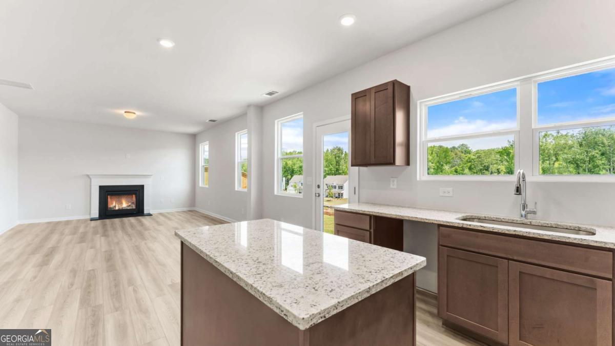 825 Oakmont Trace Property Photo 4