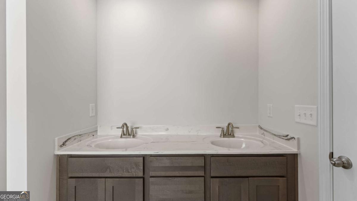 825 Oakmont Trace Property Photo 8