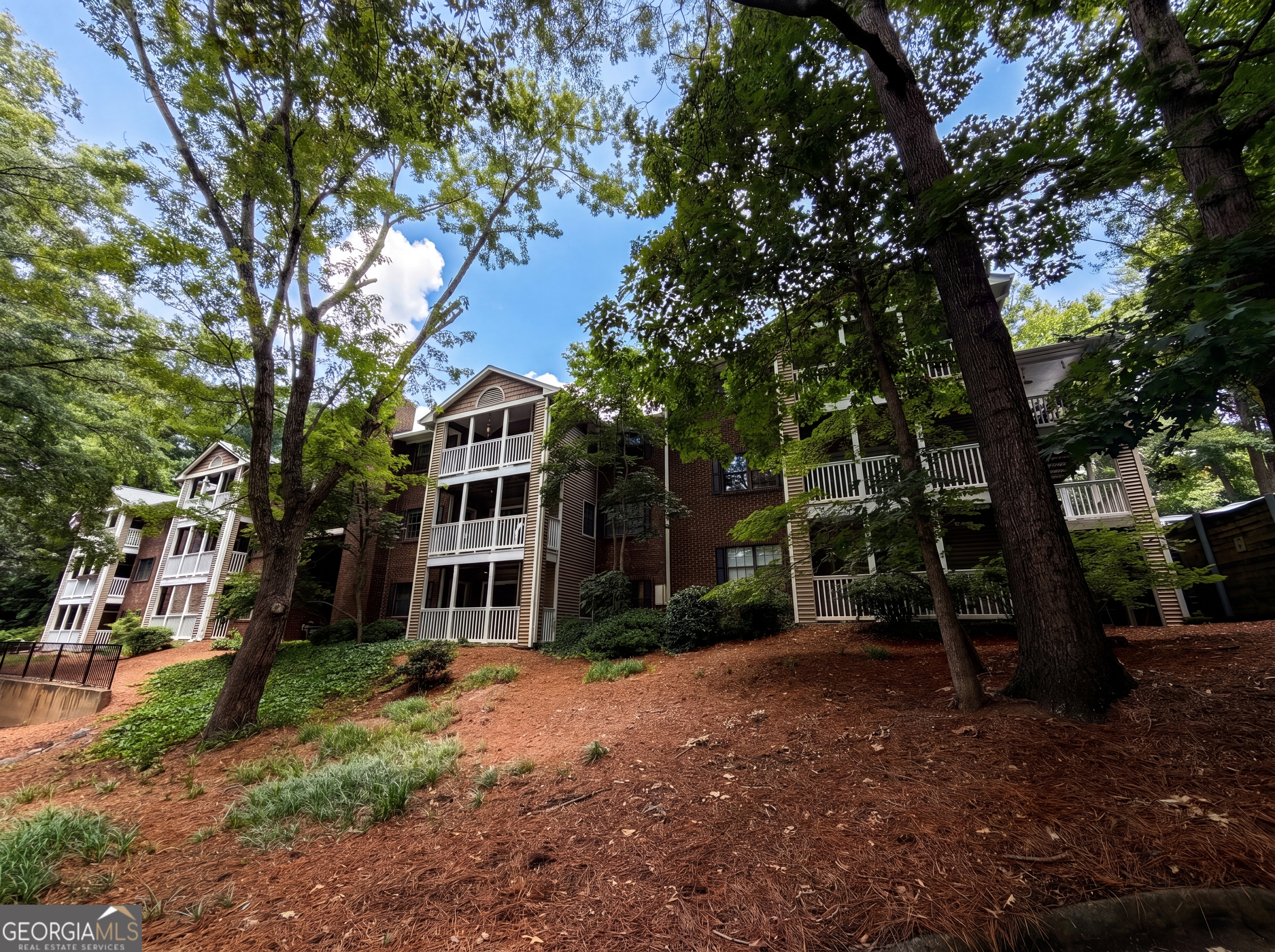 507 Barrington Hills Drive Property Photo 3