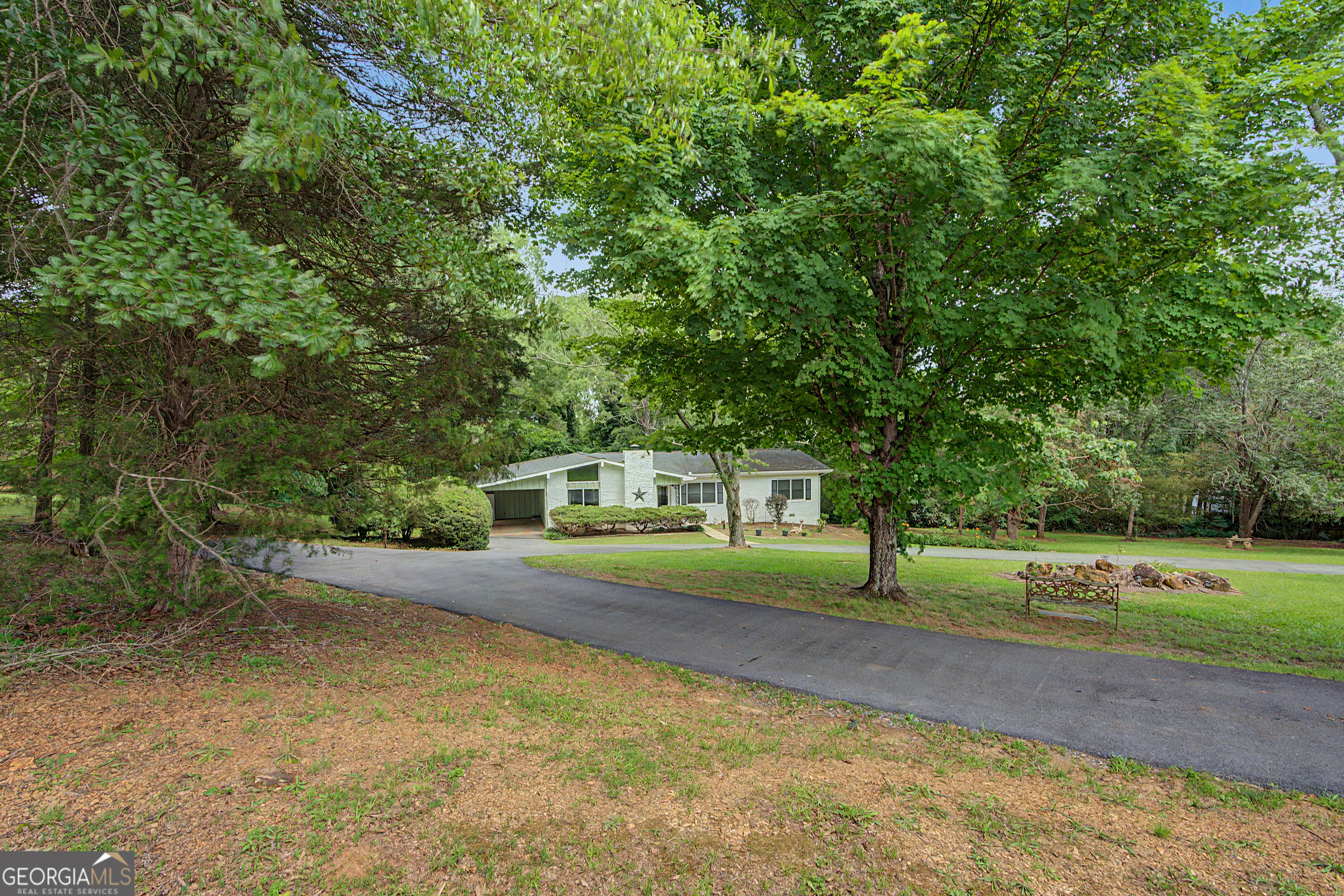 6 Virginia Circle Property Photo 2