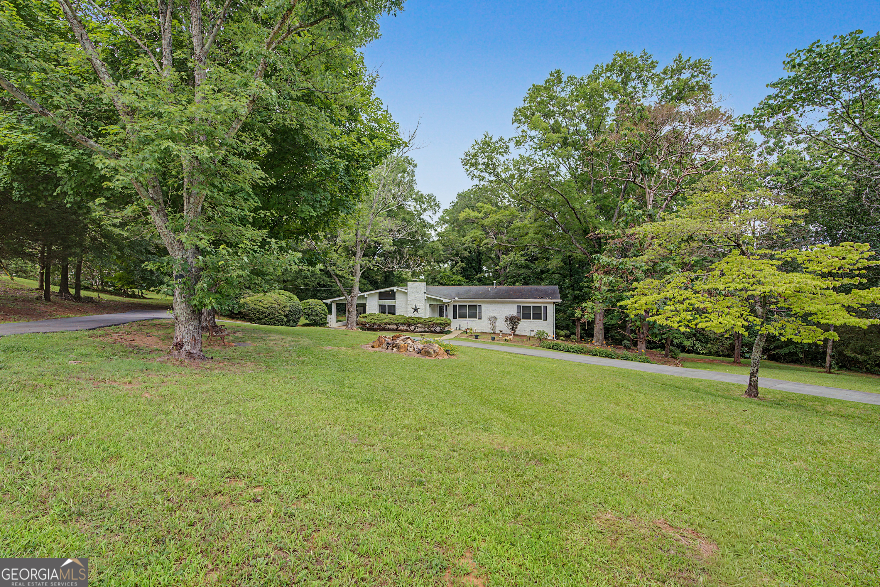 6 Virginia Circle Property Photo 4