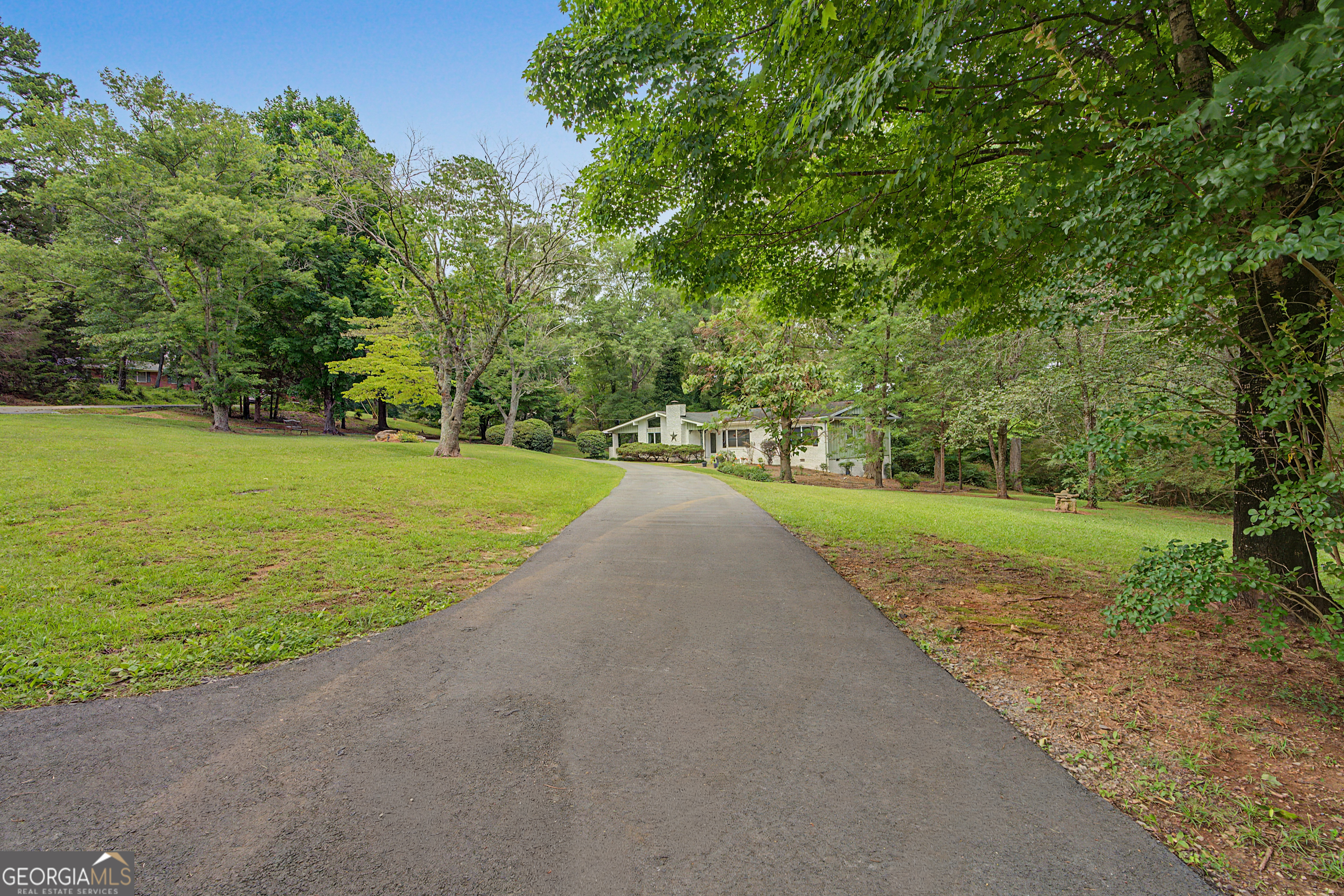 6 Virginia Circle Property Photo 5