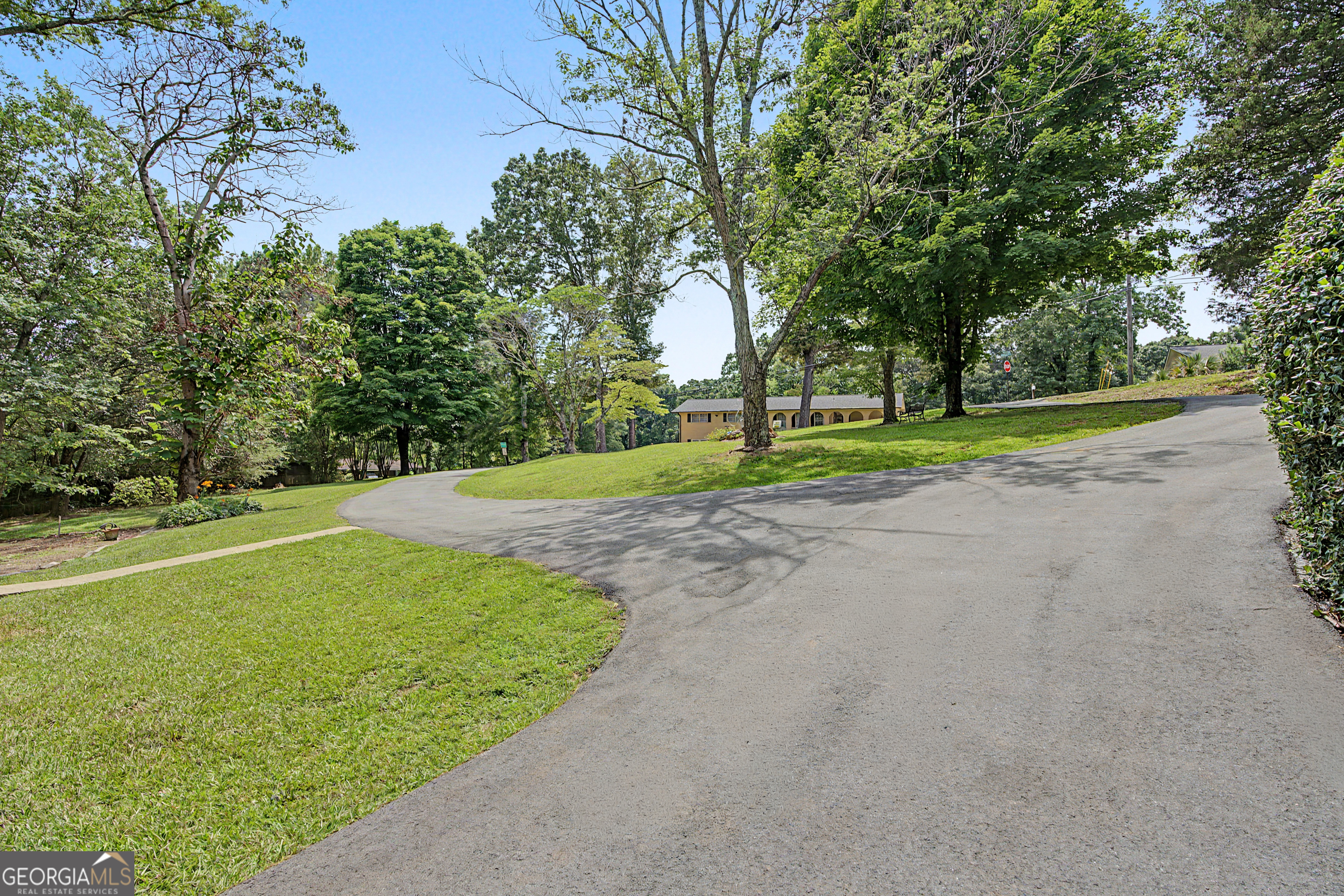 6 Virginia Circle Property Photo 8