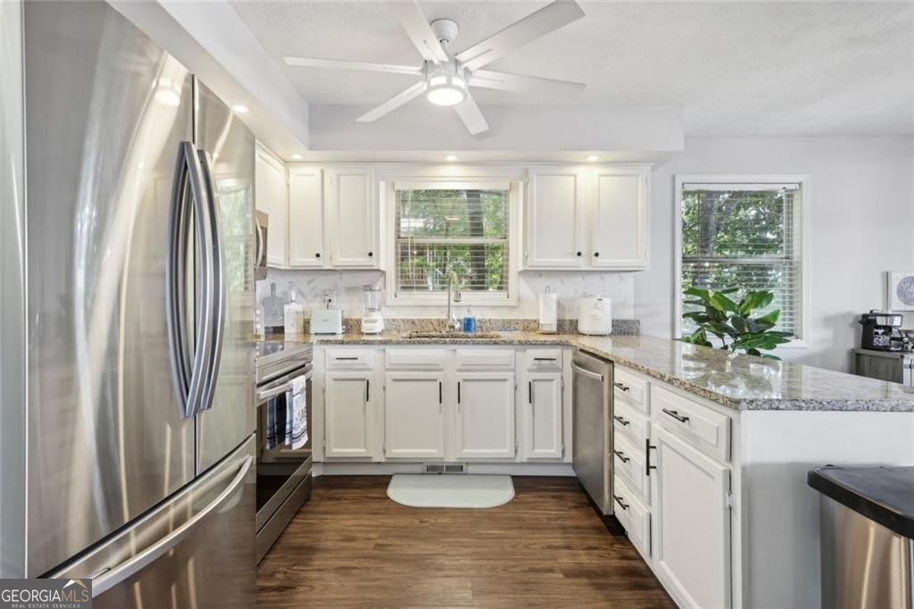 8470 Lake Drive Property Photo 8