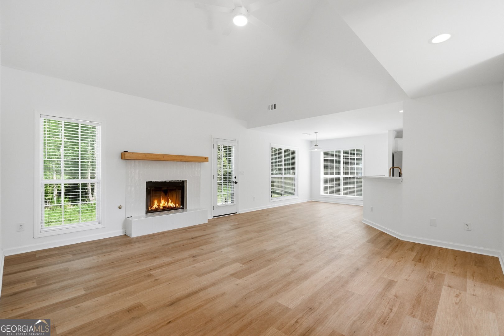685 Washington Drive Property Photo 4