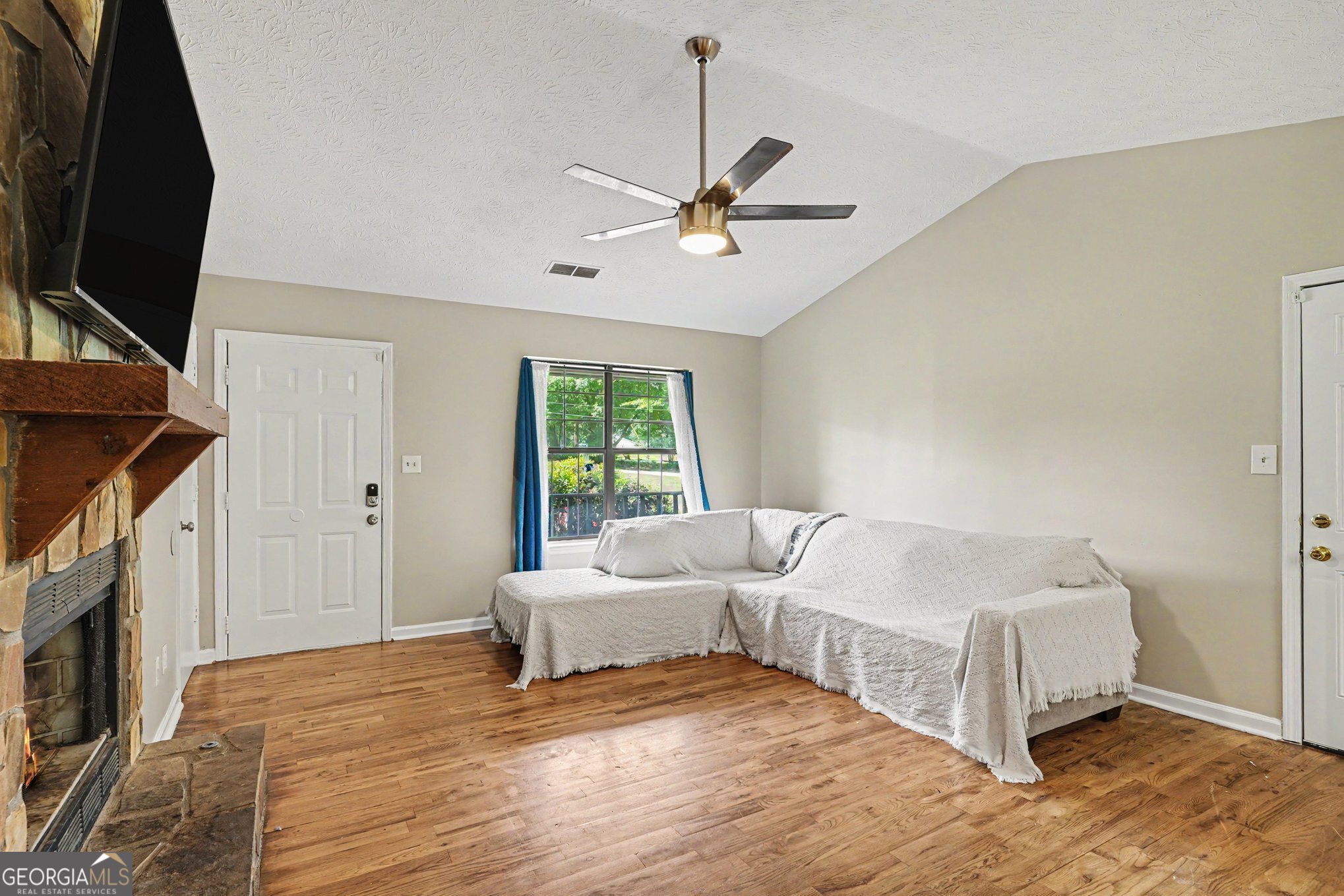 418 Sir Winston Court Property Photo 4