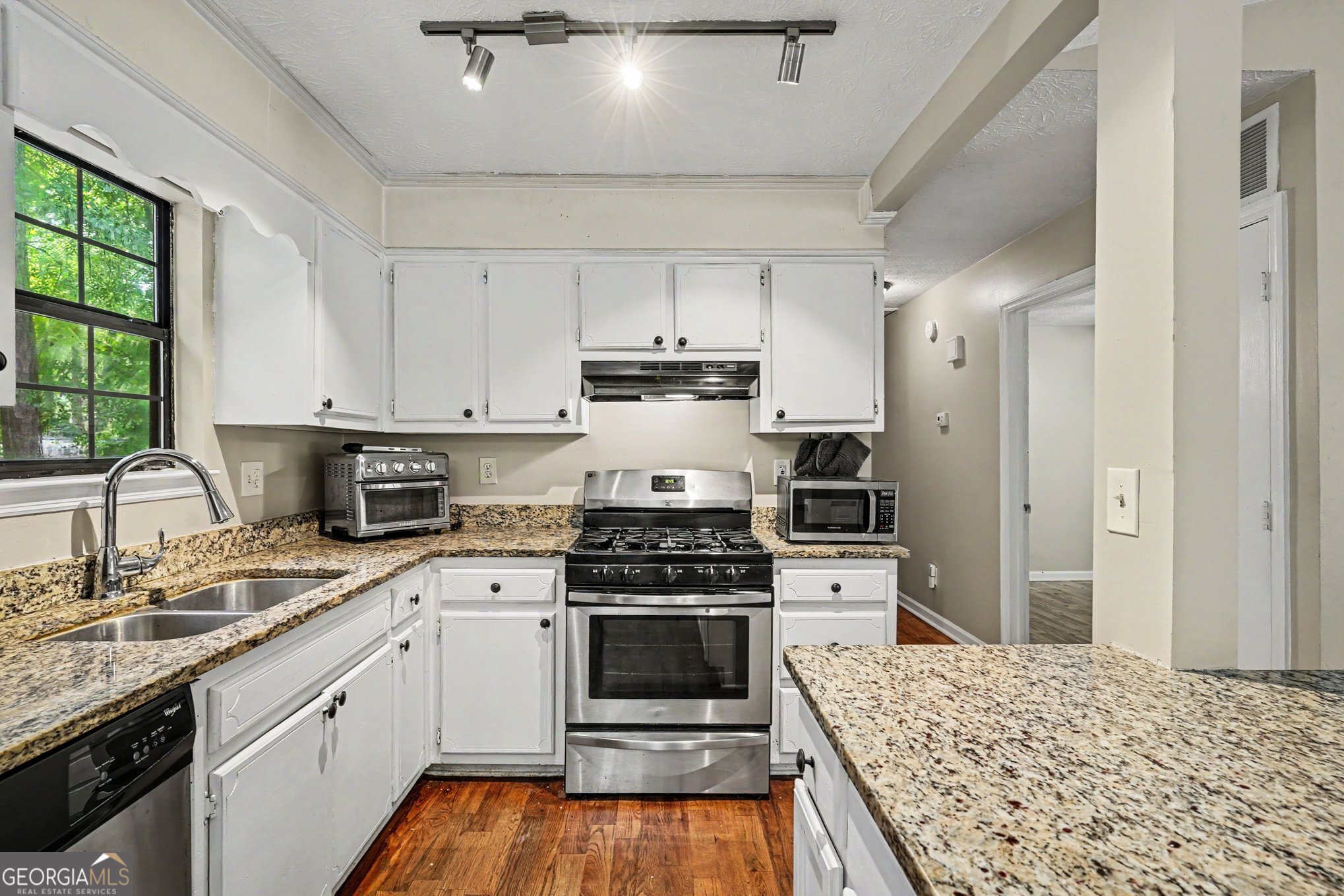 418 Sir Winston Court Property Photo 7