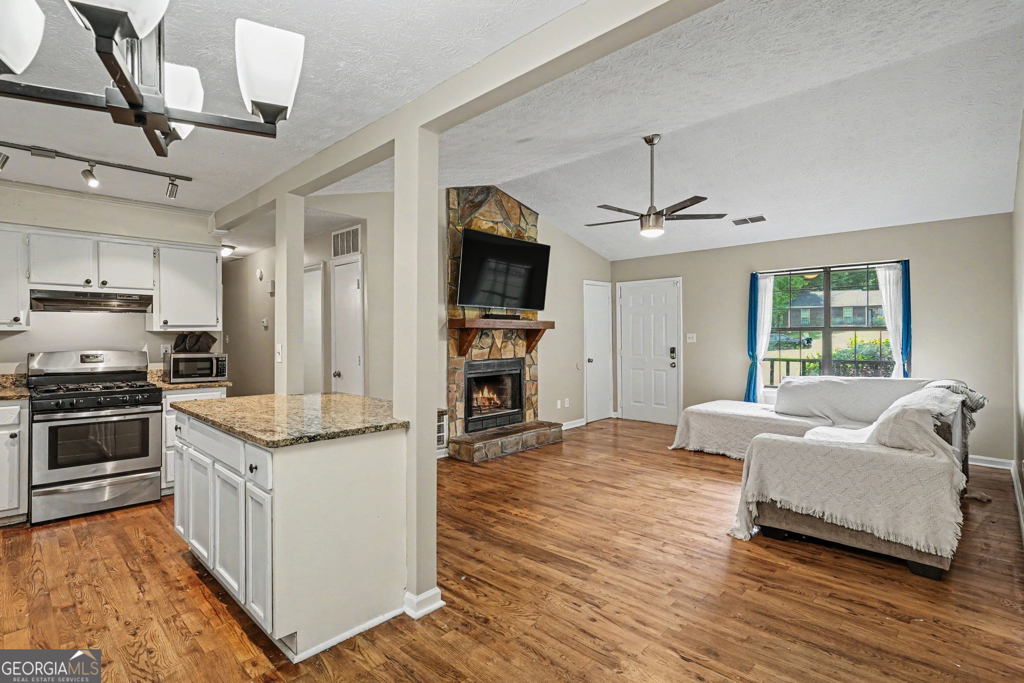 418 Sir Winston Court Property Photo 8