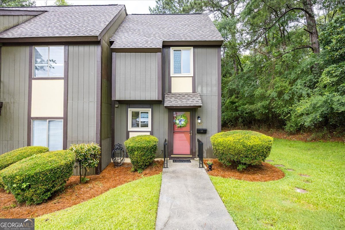 812 Willow Creek Drive Property Photo 1
